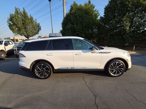 Used 2021 Lincoln Aviator Reserve w/ Equipment Group 202A AWD/4WD image 2