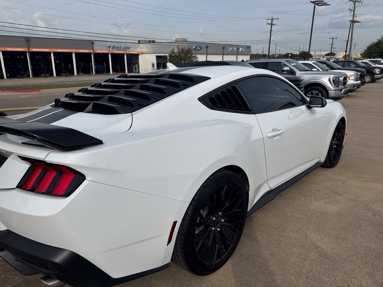 Used 2024 Ford Mustang Coupe RWD image 4