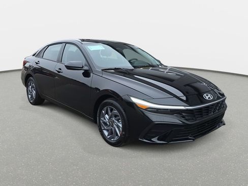 Used 2026 Hyundai Elantra Hybrid FWD image 3