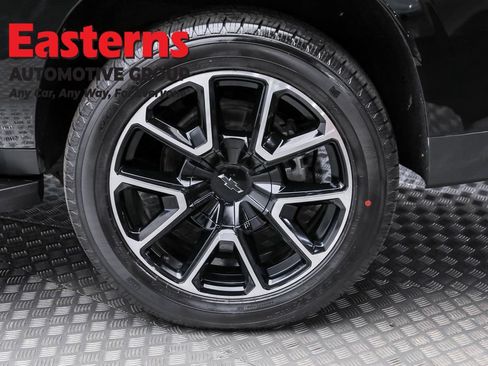 Used 2024 Chevrolet Suburban RST RWD image 8