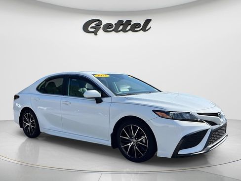 Used 2022 Toyota Camry SE w/ Convenience Package FWD image 3