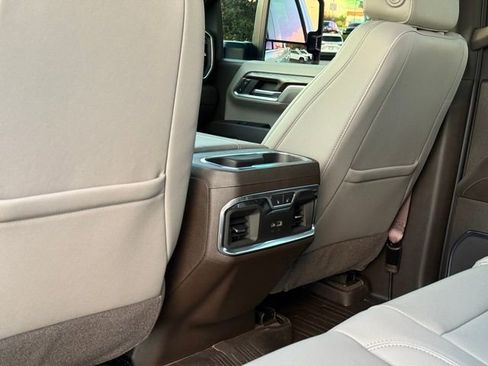 Used 2024 GMC Sierra 2500 SLT w/ SLT Premium Package image 28