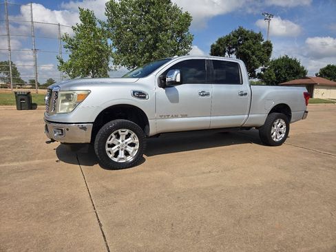 Used 2016 Nissan Titan SL RWD image 2
