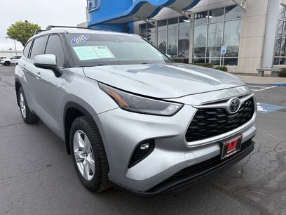 Used 2022 Toyota Highlander LE