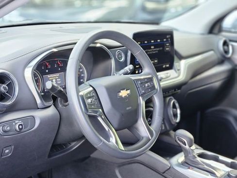Used 2025 Chevrolet Blazer LT AWD/4WD image 12