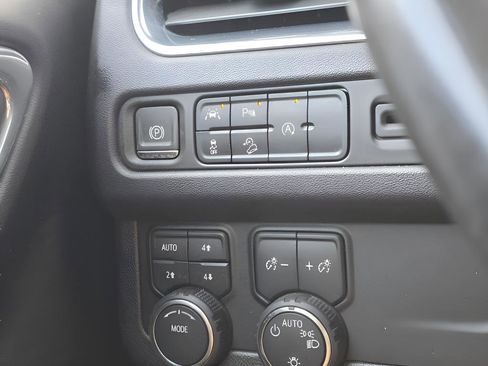Used 2023 Chevrolet Suburban Premier AWD/4WD image 26