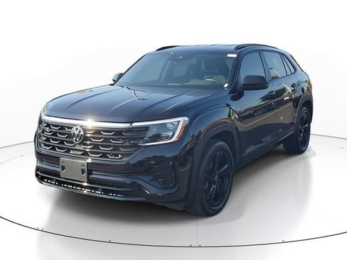 Used 2025 Volkswagen Atlas Cross Sport SE AWD/4WD image 2