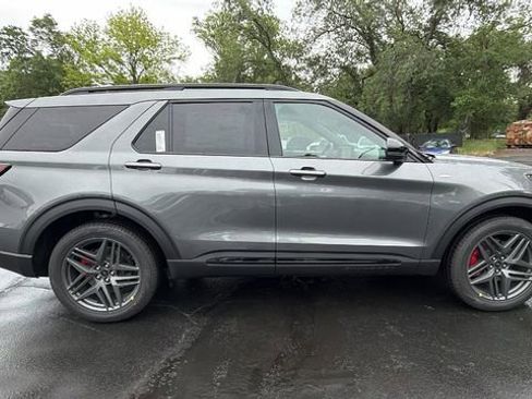 New 2026 Ford Explorer ST-Line image 3