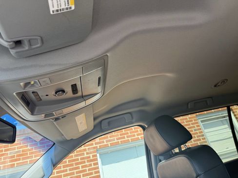 Used 2016 Chevrolet Suburban LT image 8