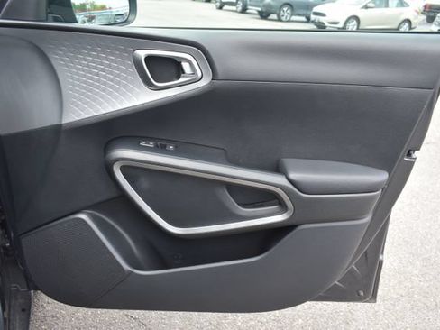 Used 2025 Kia Soul LX w/ LX Technology Package FWD image 35