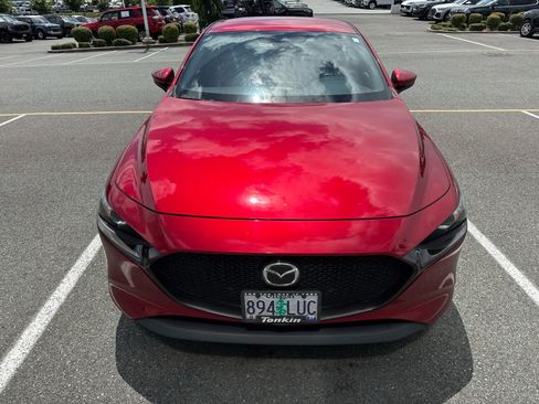 Used 2019 MAZDA MAZDA3 Hatchback w/ Preferred Package FWD image 4