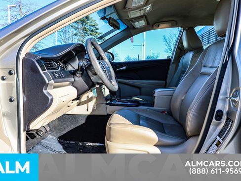 Used 2014 Toyota Camry LE image 18