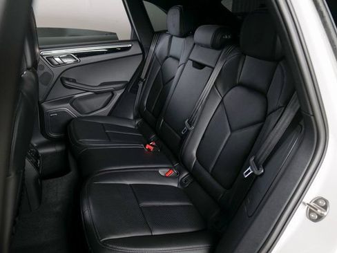Certified 2026 Porsche Macan AWD/4WD image 13