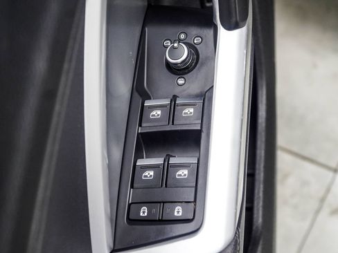 Used 2019 Audi Q3 2.0T Premium w/ Convenience Package AWD/4WD image 38
