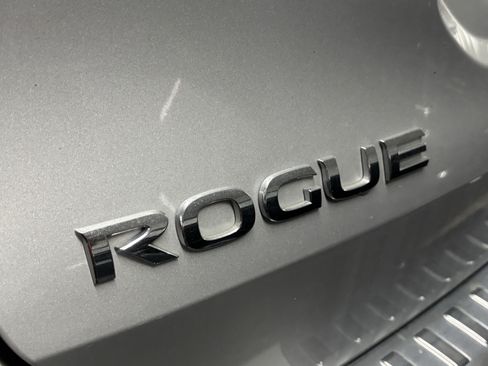 Used 2018 Nissan Rogue S FWD image 3