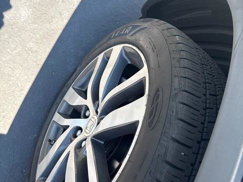 Used 2018 Honda Pilot Touring image 9