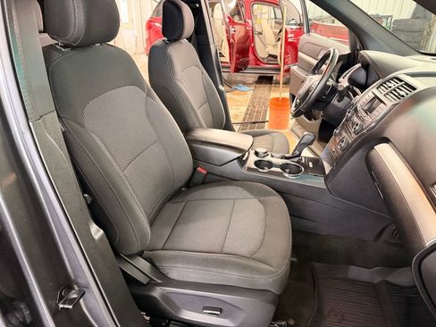 Used 2017 Ford Explorer XLT image 30