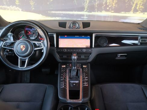 Used 2020 Porsche Macan AWD/4WD image 18
