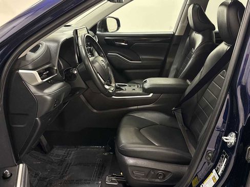 Certified 2022 Toyota Highlander XLE image 13
