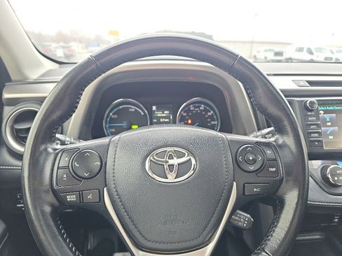 Used 2018 Toyota RAV4 XLE image 21