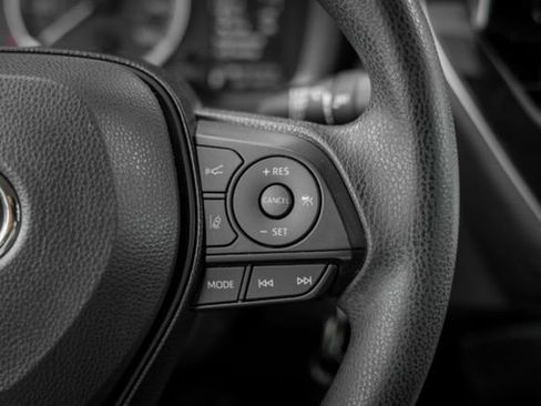 Used 2021 Toyota Corolla LE image 24