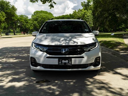 Used 2025 Honda Odyssey Elite image 3
