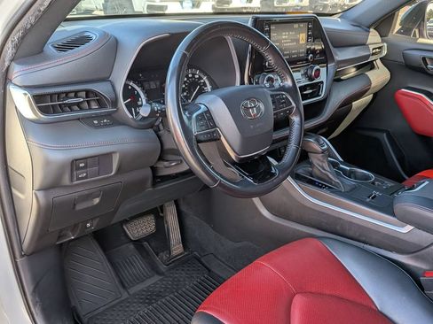 Used 2021 Toyota Highlander XSE FWD image 34