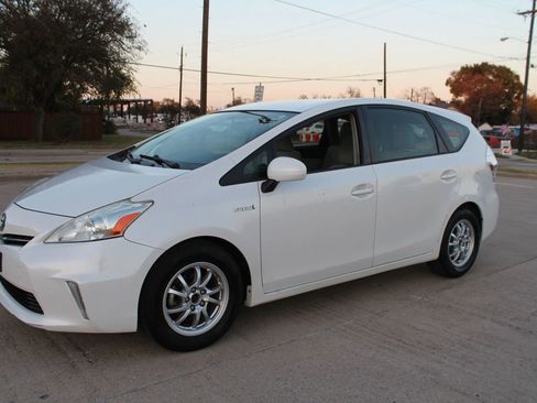 Used 2012 Toyota Prius V Two image 7