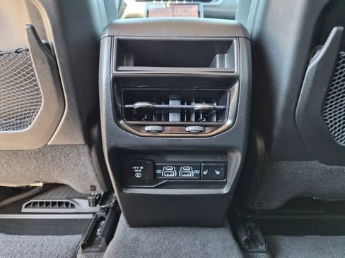 Used 2022 Jeep Grand Cherokee Limited w/ Trailer Tow Prep Group (B) AWD/4WD image 39