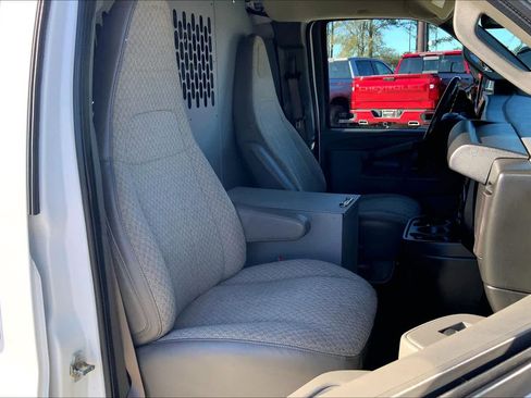 Used 2021 Chevrolet Express 2500 w/ Driver Convenience Package image 7
