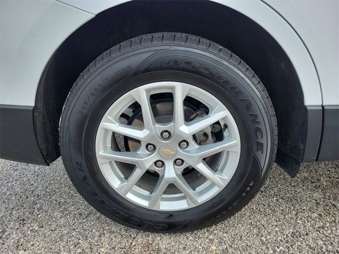 Used 2022 Chevrolet Equinox LT w/ Driver Convenience Package image 5