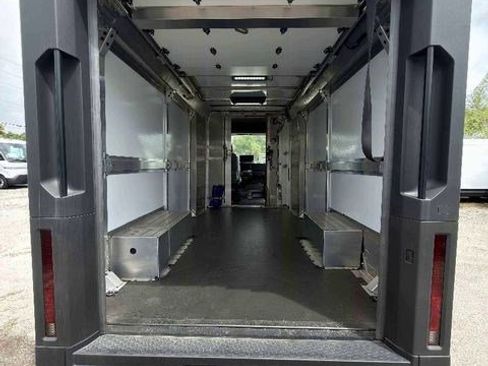 Used 2024 Chevrolet Brightdrop 600 w/ Commercial Equipment Package AWD/4WD image 2