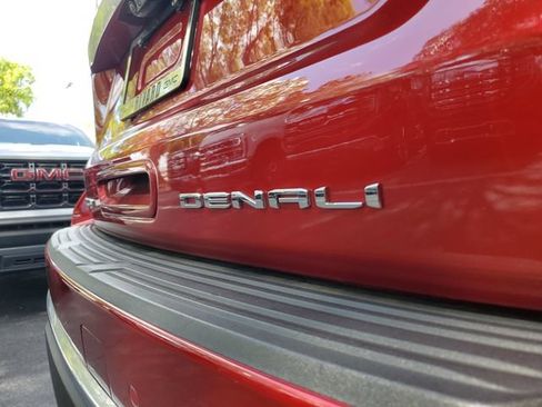 Used 2024 GMC Yukon XL Denali w/ Denali Reserve Package RWD image 8
