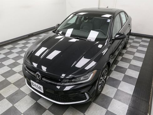 New 2026 Volkswagen Jetta SE FWD image 6