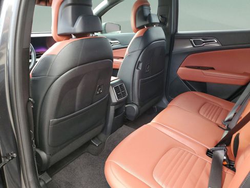 Certified 2024 Kia Sportage SX image 9