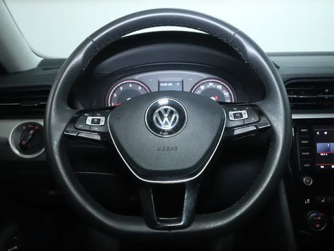 Used 2022 Volkswagen Passat 2.0T SE FWD image 22
