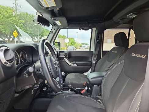 Used 2018 Jeep Wrangler Unlimited Sahara w/ Connectivity Group image 11