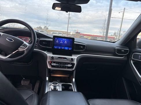 Used 2021 Ford Explorer XLT w/ Equipment Group 202A image 33