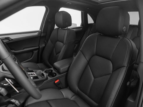 Used 2025 Porsche Macan image 39