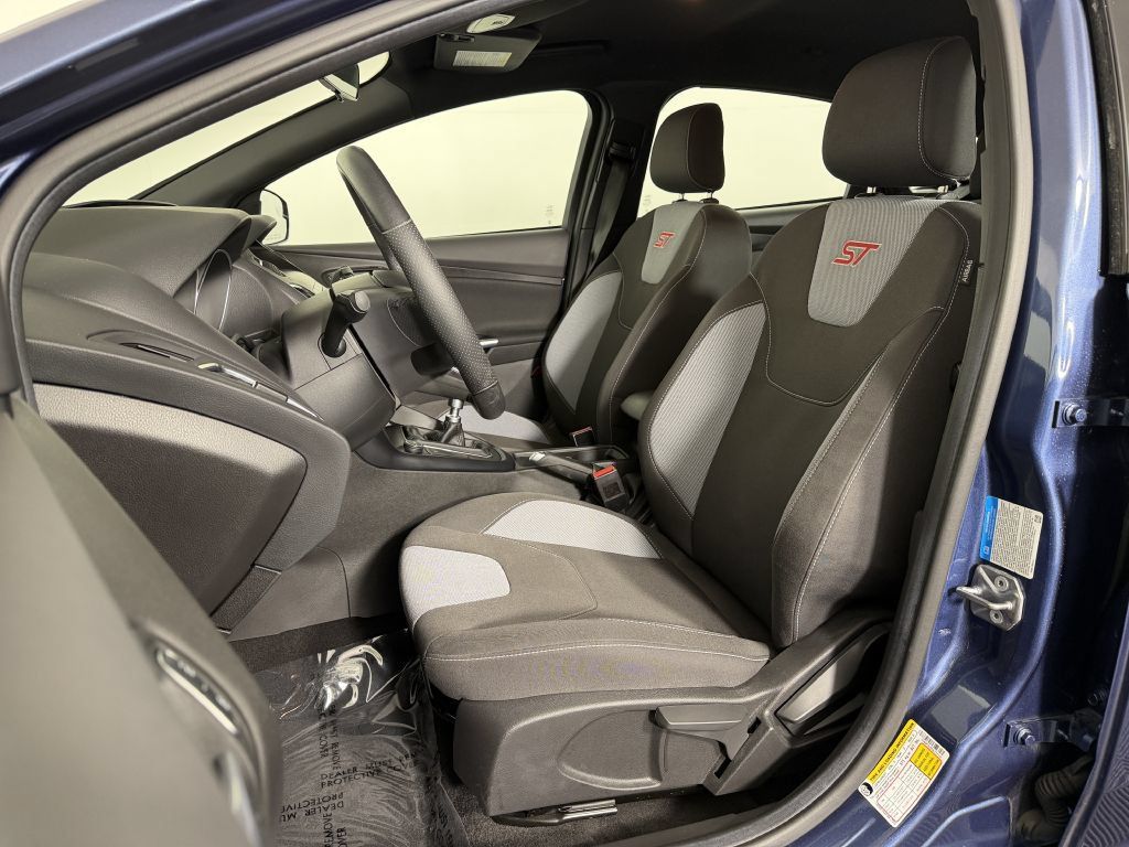 Used 2018 Ford Focus ST FWD image 17