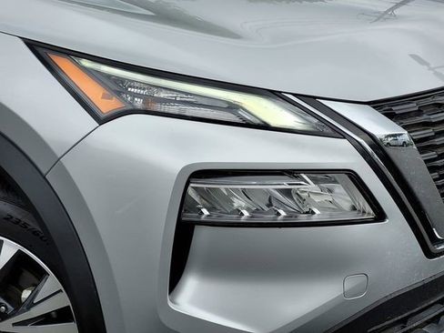 Used 2023 Nissan Rogue SV FWD image 11