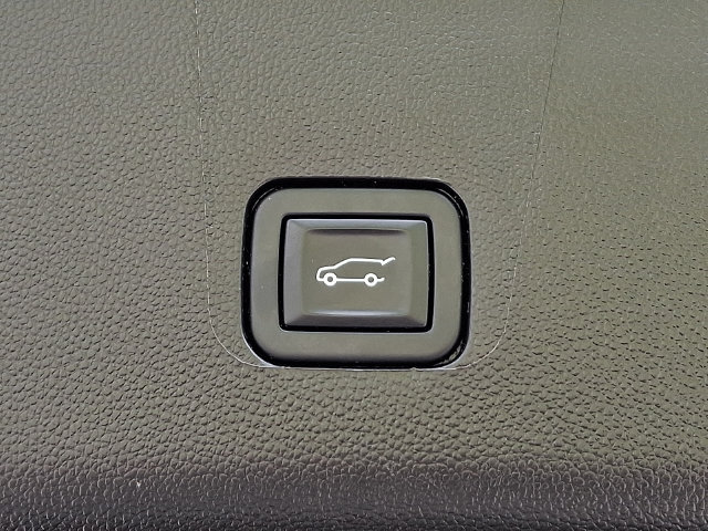 Used 2023 Chevrolet Traverse LT w/ LPO, Floor Liner Package AWD/4WD image 32