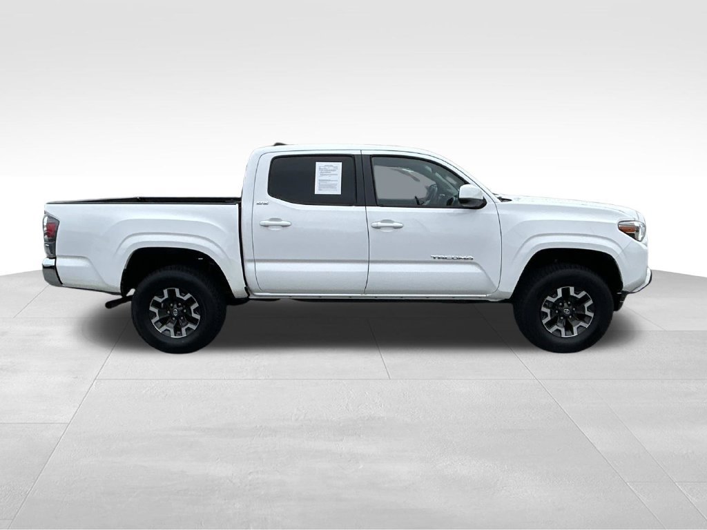Used 2020 Toyota Tacoma SR5 RWD image 2