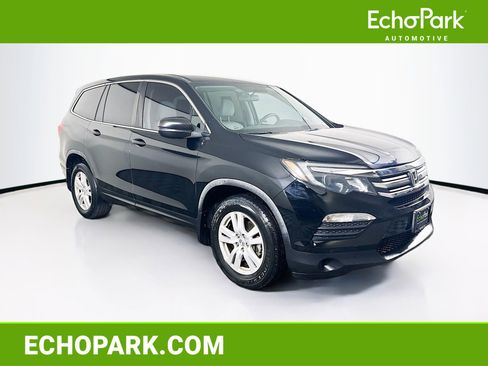 Used 2017 Honda Pilot LX image 1