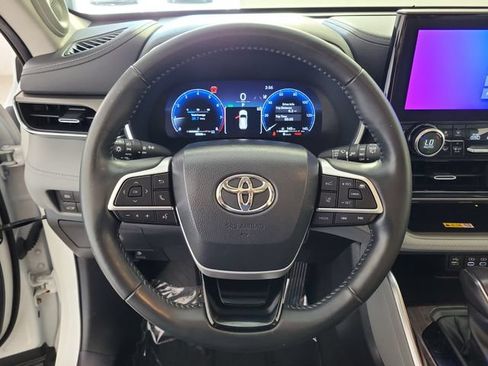 Used 2023 Toyota Highlander Limited FWD image 27