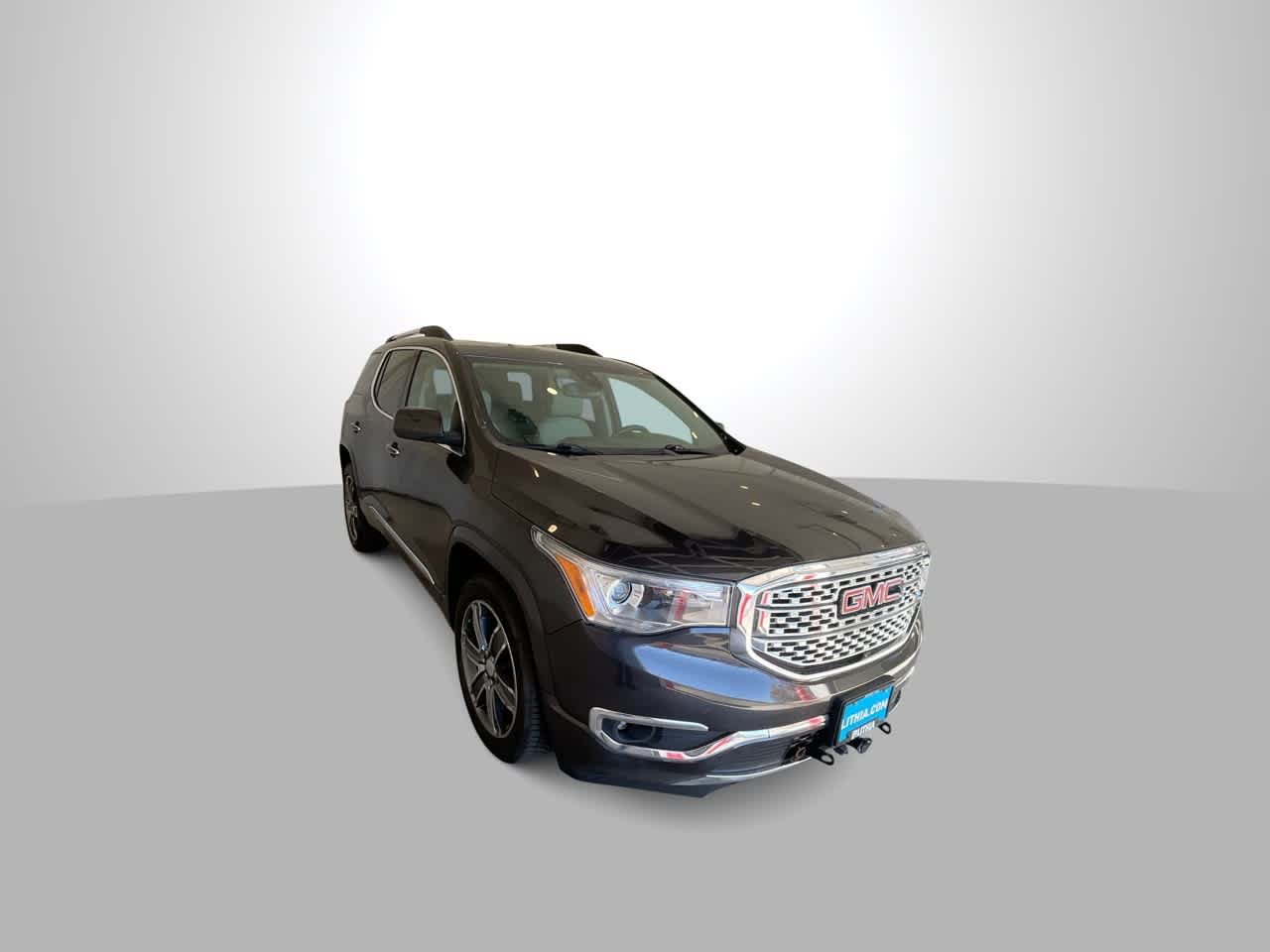 Used 2017 GMC Acadia Denali w/ Technology Package AWD/4WD image 2