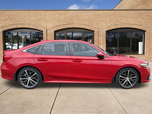 Used 2022 Honda Civic Touring image 2