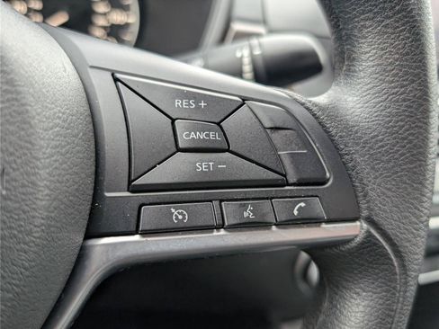 Used 2025 Nissan Altima 2.5 SV FWD image 21