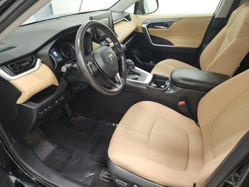 Used 2019 Toyota RAV4 XLE w/ Convenience Package image 13