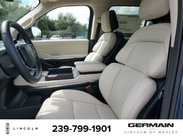 New 2027 Lincoln Navigator Premiere AWD/4WD image 18